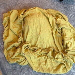 Chartreuse linen fitted sheet